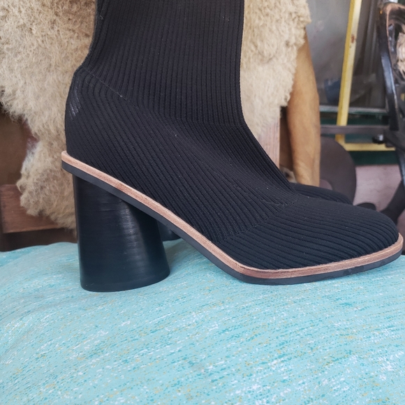 Initial boots - Picture 2 of 9